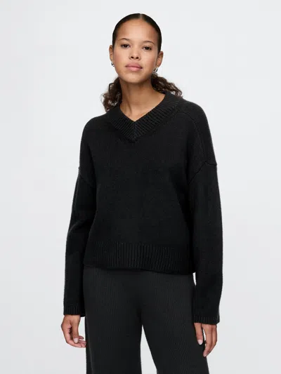 Gap Cashsoft Oversized V-neck Sweater In Black