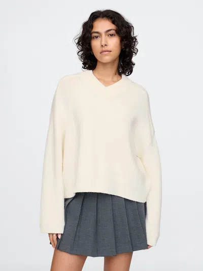 Gap Cashsoft Oversized V-neck Sweater In Ivory Frost Beige