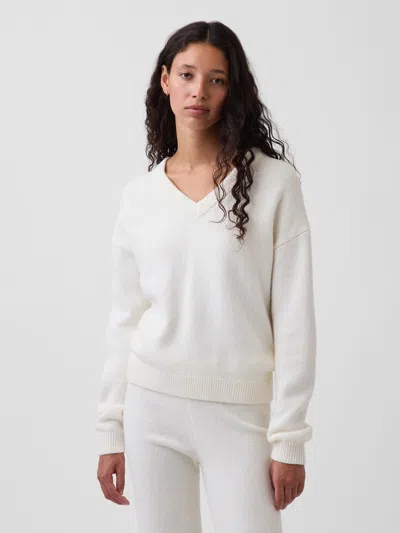 Gap Cashsoft Oversized V-neck Sweater In White
