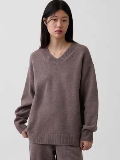 Gap Cashsoft Oversized V-neck Tunic Sweater In Brown