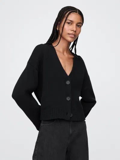 Gap Cropped V-neck Cardigan In Black