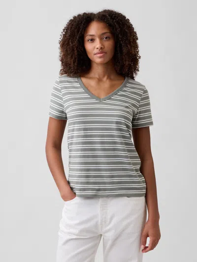 Gap Factory Favorite V-neck T-shirt