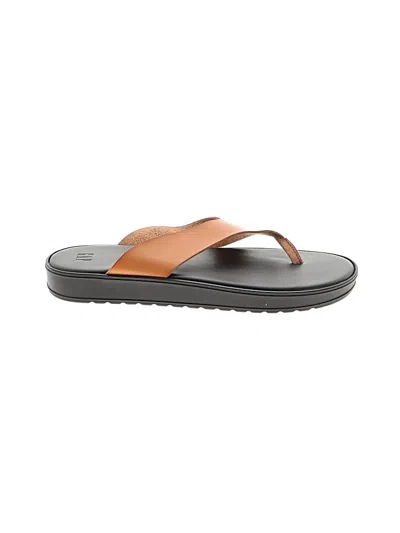 Pre-owned Gap Flip Flops In Tan