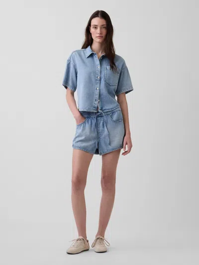 Gap Mid Rise Ultrasoft Denim Easy Dolphin Shorts In Light Wash