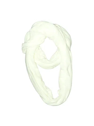 Pre-owned Gap Scarf In White