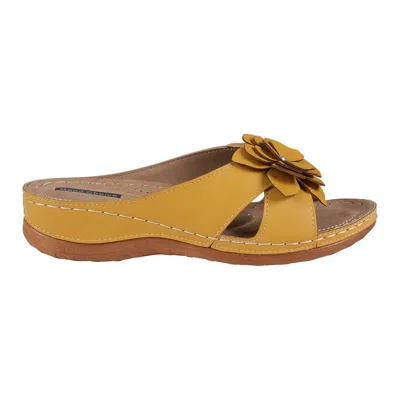 Gc Shoes Women's Joy Flower Rosette Comfort Sandals In Yellow