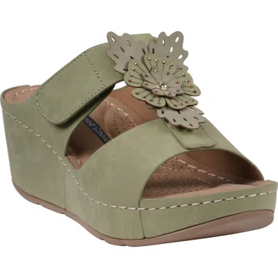 Gc Shoes Talia Flower Wedge Sandal In Green