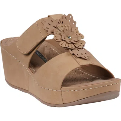 Gc Shoes Talia Flower Wedge Sandal In Tan