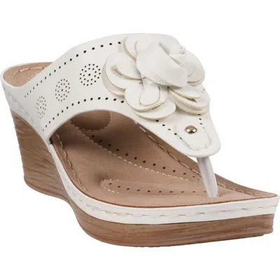 Gc Shoes Willa Flower Wedge Sandal In White