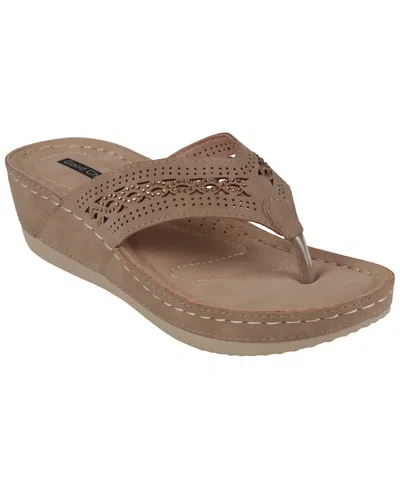 Gc Shoes Women's Bari Thong Wedge Sandals In Natural