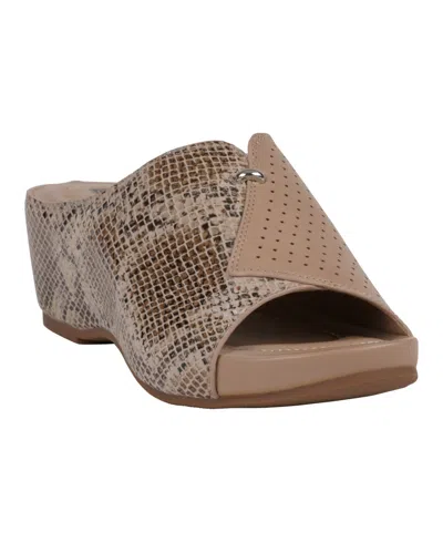 GC SHOES WOMEN'S DACIA SLIP ON WEDGE SANDALS