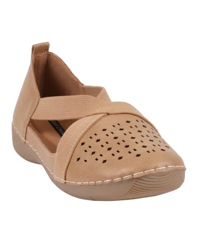 GC SHOES WOMEN'S GENNY PERFORATED CASUAL FLATS
