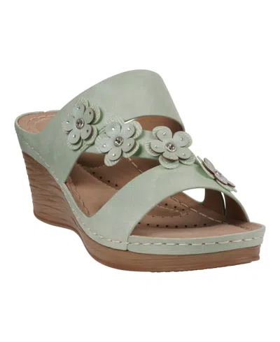 GC SHOES WOMEN'S HALIA FLORAL WEDGE SANDALS