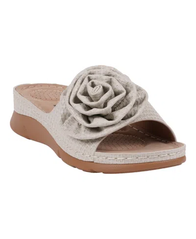 GC SHOES WOMEN'S HONEY FLOWER ROSETTE FLAT SANDALS