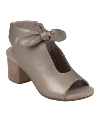 GC SHOES WOMEN'S KIMORA KNOT DETAIL BLOCK HEEL DRESS SANDALS