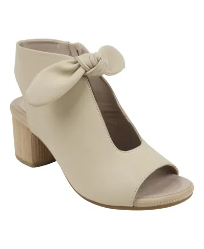 Gc Shoes Women's Kimora Knot Detail Block Heel Dress Sandals In Nude