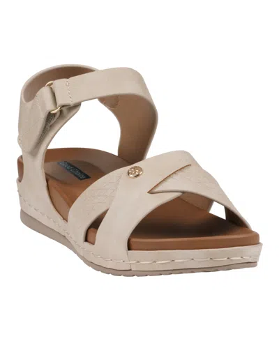 GC SHOES WOMEN'S NALA COMFORT WEDGE SANDALS