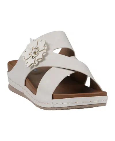 Gc Shoes Women's Nessie Flower Wedge Sandals In White
