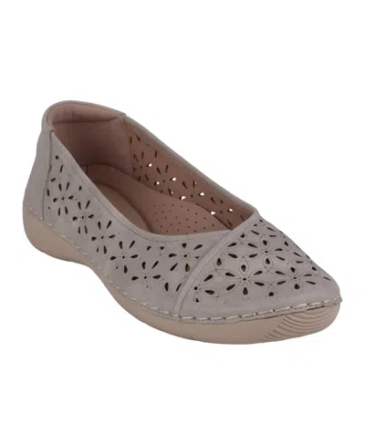 Gc Shoes Women's Nysha Round Toe Laser Cut Flats In Gray