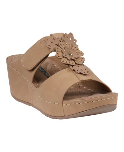 Gc Shoes Women's Talia Floral Wedge Sandals In Tan