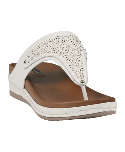 Gc Shoes Women's Tani Thong Wedge Sandals In White
