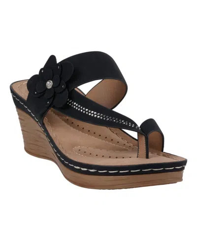 Gc Shoes Women's Taryn Floral Wedge Sandals In Black