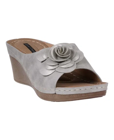 Gc Shoes Women's Tokyo Floral Wedge Sandals In Gray