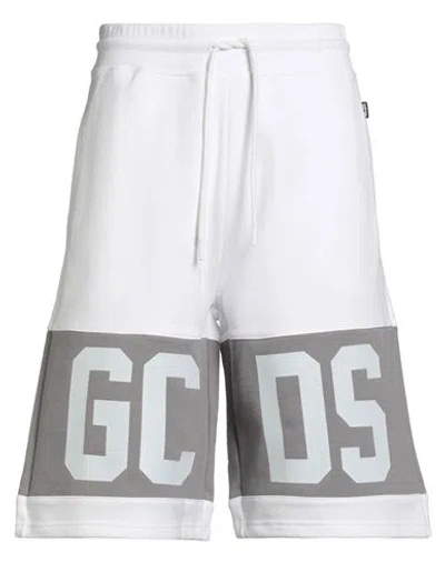 Gcds Man Shorts & Bermuda Shorts White Size L Cotton
