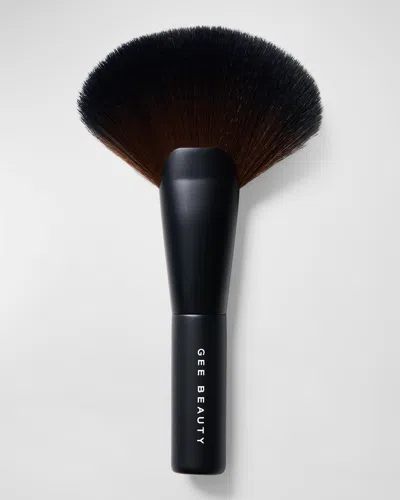 Gee Beauty Fan Brush