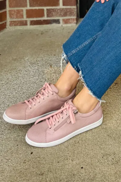 Gelato Women's Tommie Perf Sneaker In Mauve In Multi