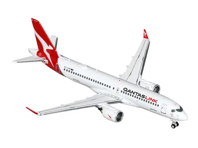 Geminijets Airbus A220-300 Commercial Aircraft "qantaslink" (vh-x4b) White With Red Tail 1/400 Diecast Model Ai