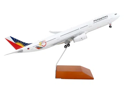 Geminijets Airbus A330-300 Commercial Aircraft "philippine Airlines - 75th Anniversary" White With Tail Graphic