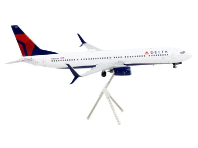 Geminijets Boeing 737-900er Commercial Aircraft "delta Air Lines" White With Blue And Red Tail "gemini 200" Ser