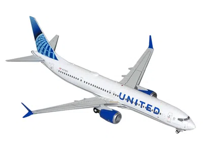 Geminijets Boeing 737 Max 9 Commercial Aircraft "united Airlines" (n37555) White With Blue Tail "gemini 200" Se