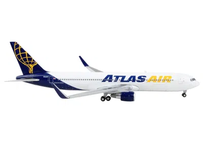 Geminijets Boeing 767-300er Commercial Aircraft "atlas Air" White And Blue 1/400 Diecast Model Airplane By Gemi