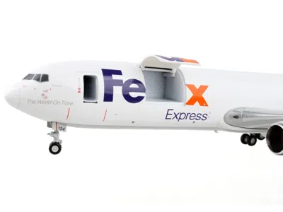Geminijets Boeing 767-300f Commercial Aircraft "federal Express" White With Purple Tail "interactive Series" 1/