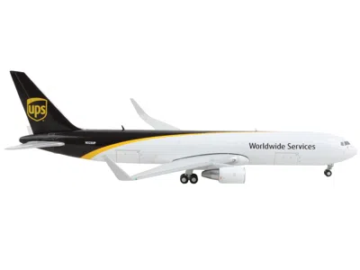 Geminijets Boeing 767-300f Commercial Aircraft "ups Worldwide Services" White With Dark Brown Tail 1/400 Diecas