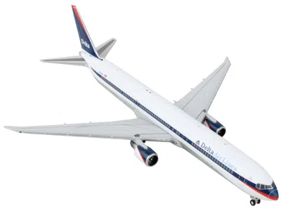 Geminijets Boeing 767-400er Commercial Aircraft "delta Airlines - Interim Livery" White With Blue Stripes 1/400