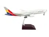 Geminijets Boeing 777-200er Commercial Aircraft "asiana Airlines" White With Striped Tail "gemini 200" Series 1