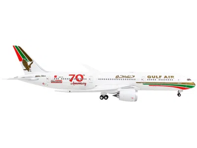 Geminijets Boeing 787-9 Commercial Aircraft "gulf Air - 70th Anniversary" White With Graphics 1/400 Diecast Mod