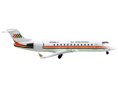 Geminijets Bombardier Crj200 Commercial Aircraft "air Wisconsin" White With Orange And Green Stripes 1/400 Diec