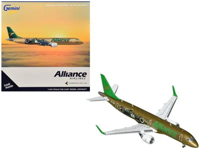 Geminijets Embraer Erj-190 Commercial Aircraft "alliance Airlines - Sir Jack Brabham" (n7620u) Gold Metallic Wi