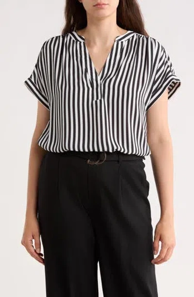 Gemma + Jane V-neck Popover Top In Black