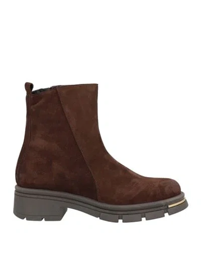 Geneve Woman Ankle Boots Chocolate Brown Size 8 Calfskin