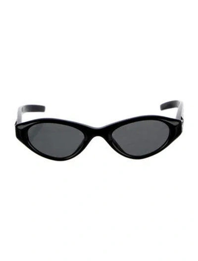 Pre-owned Gentle Monster Eq Cat-eye Sunglasses In Black