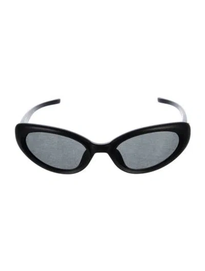 Pre-owned Gentle Monster Gelati Cat-eye Sunglasses In Black