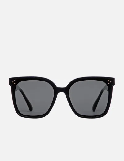 Gentle Monster Her-01 In Black