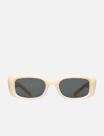 Gentle Monster The Bell Iv1 In White