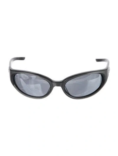 Pre-owned Gentle Monster Young Cat-eye Sunglasses In Black