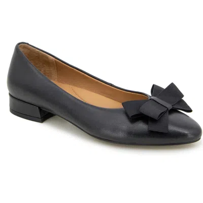 Gentle Souls By Kenneth Cole Abigail Bow Pump In Black Leather